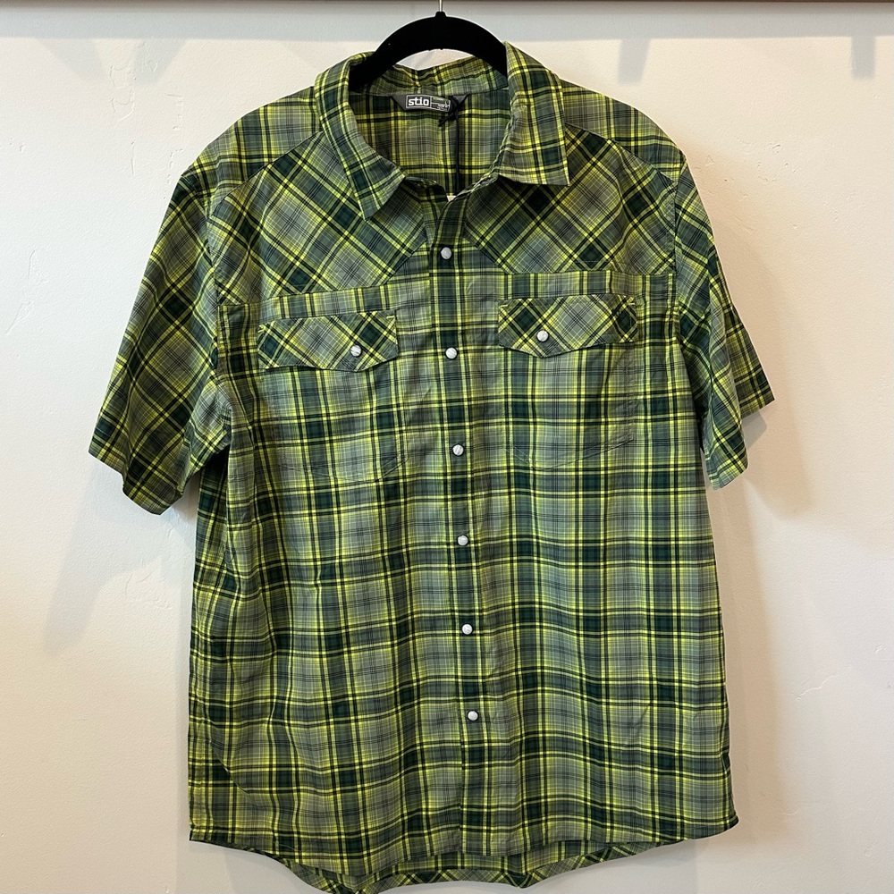 🟢 Stio Men’s Green & Blue Plaid Eddie Short Sleeve Button-Up Shirt – Size L
